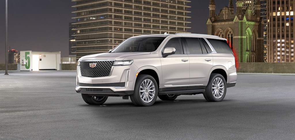 Cadillac Escalade 2021 SUV en color Crystal White Tricoat con rines de 22 pulgadas